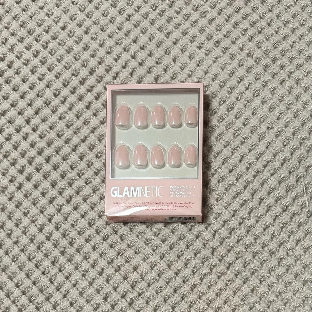 Glamnetic Press-On Nails Pinch Me Short Oval NWT - Picture 6 of 7
